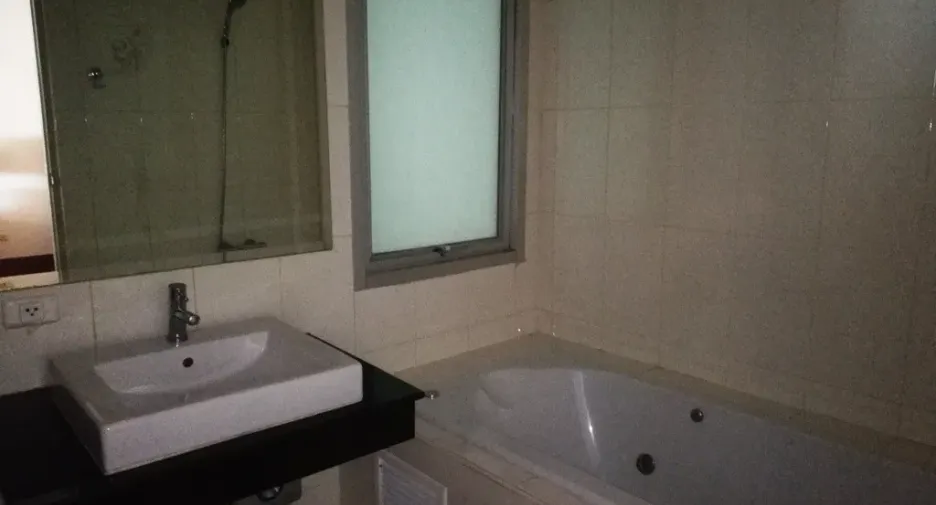 For sale 2 bedrooms condo in Watthana, Bangkok