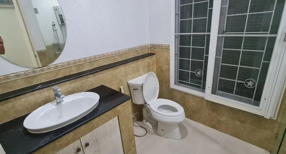 À vendre et à louer 3 chambres maison de ville à Suan Luang, Bangkok