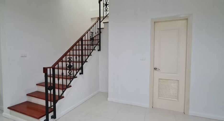 À vendre et à louer 3 chambres maison de ville à Suan Luang, Bangkok