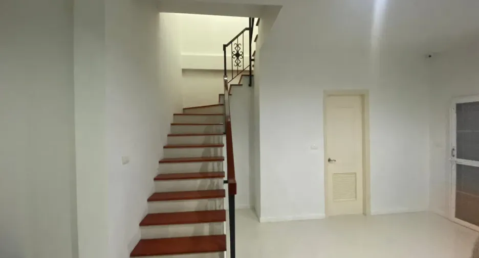 À vendre et à louer 3 chambres maison de ville à Suan Luang, Bangkok