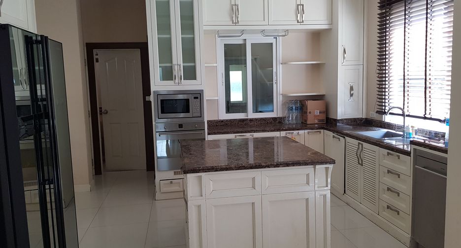 For sale 5 bedrooms house in Prawet, Bangkok