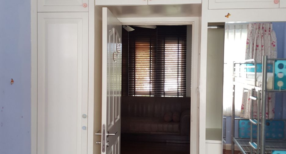 For sale 5 bedrooms house in Prawet, Bangkok