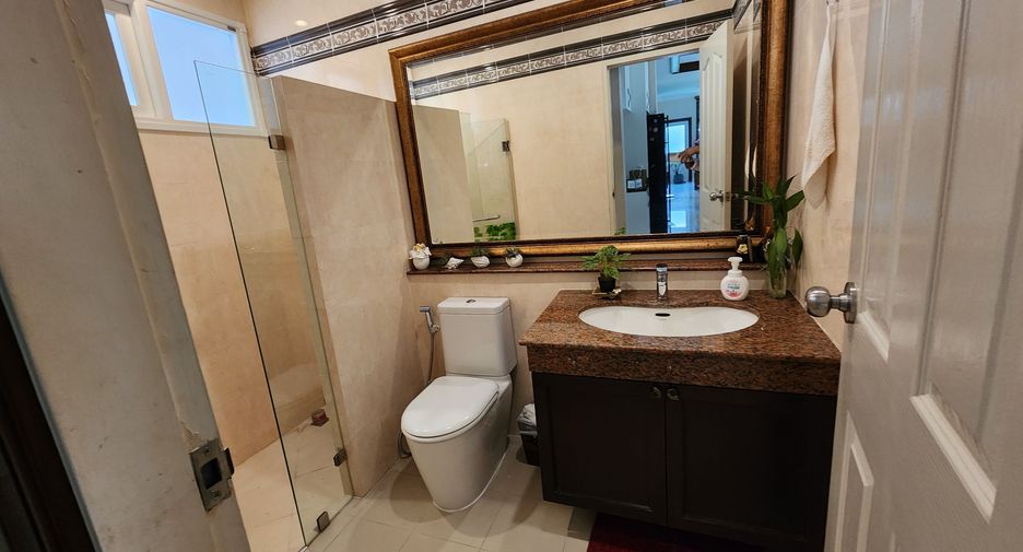For sale 5 bedrooms house in Prawet, Bangkok