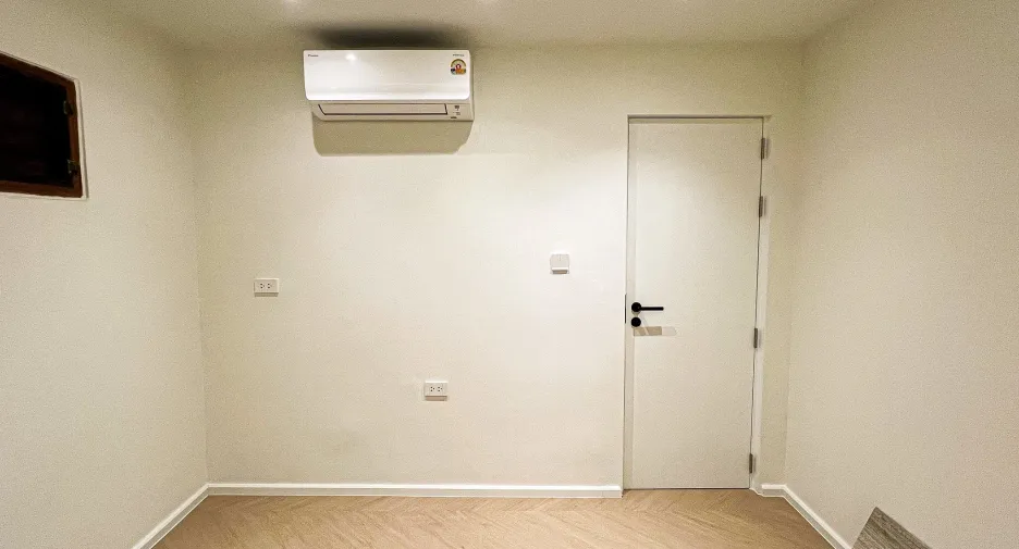 For rent 2 bedrooms condo in Bang Rak, Bangkok