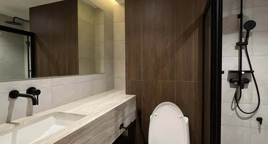 For rent 2 bedrooms condo in Bang Rak, Bangkok