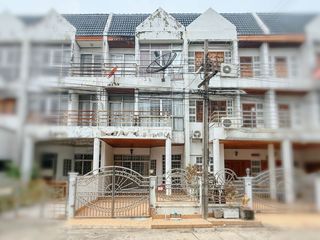 For sale 4 bedrooms townhouse in Khan Na Yao, Bangkok
