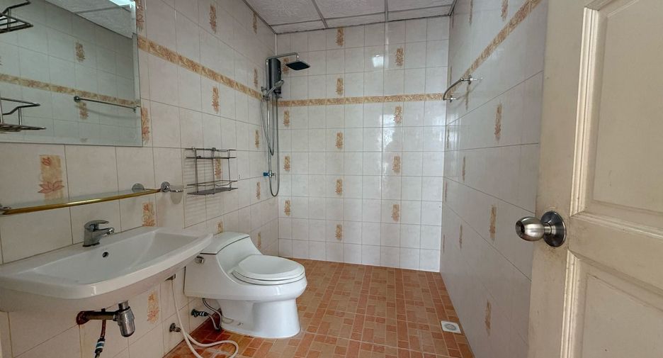 Casa adosada en venta de 4 habitaciones en Khan Na Yao, Bangkok