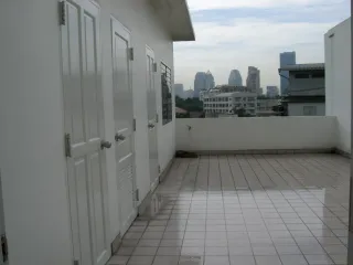 For rent 4 bedrooms townhouse in Yan Nawa, Bangkok