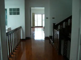 For rent 4 bedrooms townhouse in Yan Nawa, Bangkok