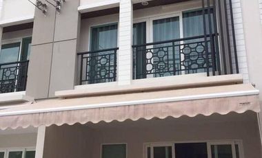 For rent 3 bedrooms townhouse in Suan Luang, Bangkok