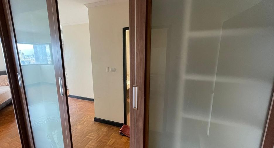 Condo en venta de 3 habitaciones en Sathon, Bangkok