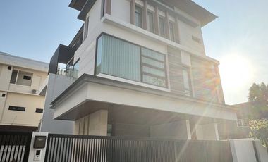 À vendre 4 chambres maison à Huai Khwang, Bangkok