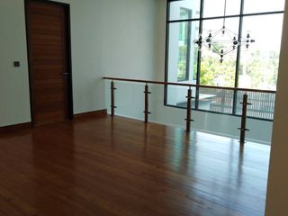 For sale 4 bedrooms house in Huai Khwang, Bangkok