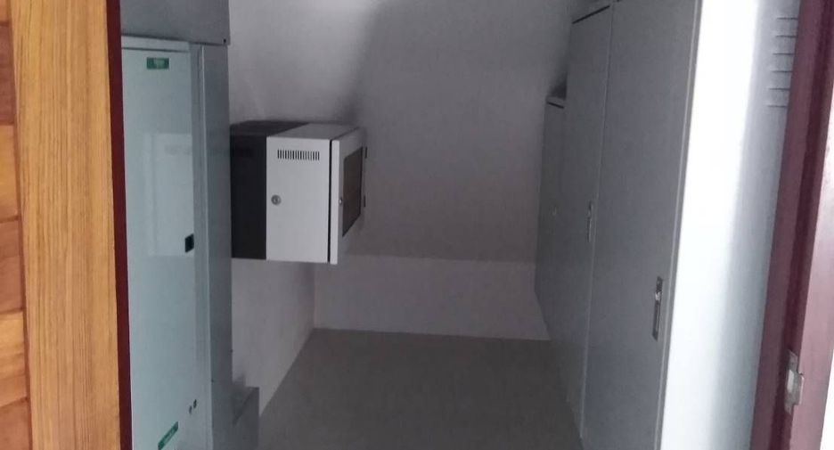 For sale 4 bedrooms house in Huai Khwang, Bangkok