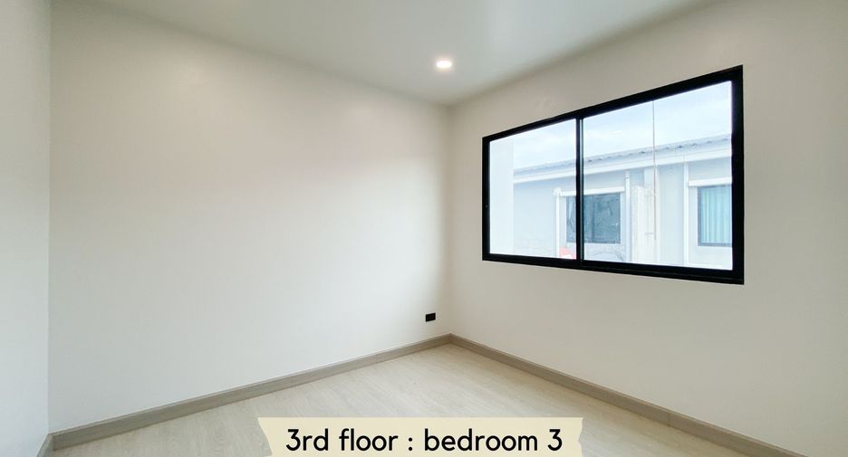 For sale 3 bedrooms townhouse in Bueng Kum, Bangkok