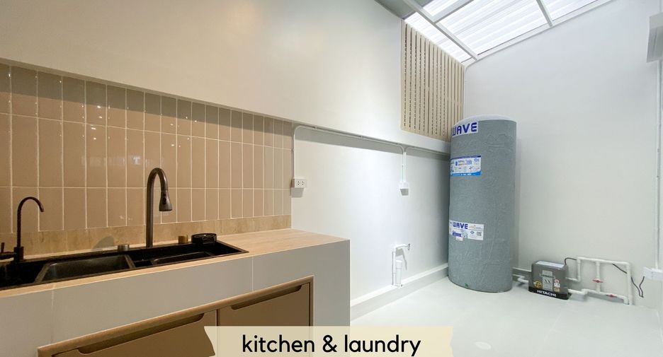 For sale 3 bedrooms townhouse in Bueng Kum, Bangkok
