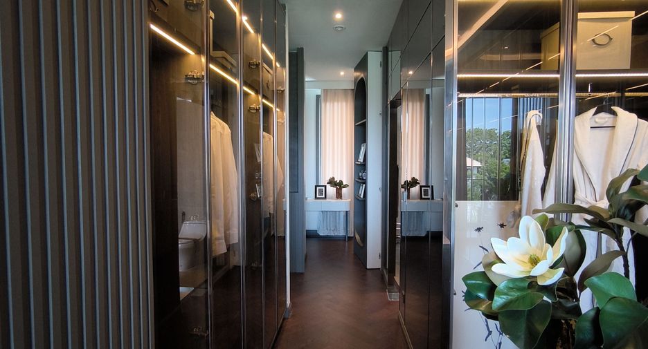 For sale 5 bedrooms house in Thawi Watthana, Bangkok