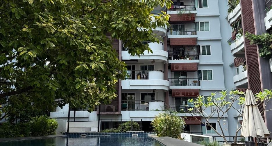 For rent 2 bedrooms condo in Phra Khanong, Bangkok