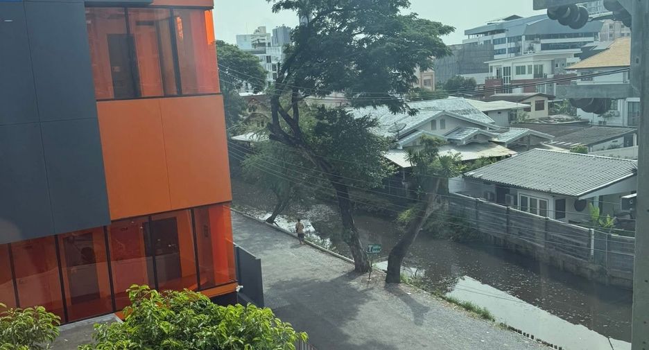 For rent 2 bedrooms condo in Phra Khanong, Bangkok