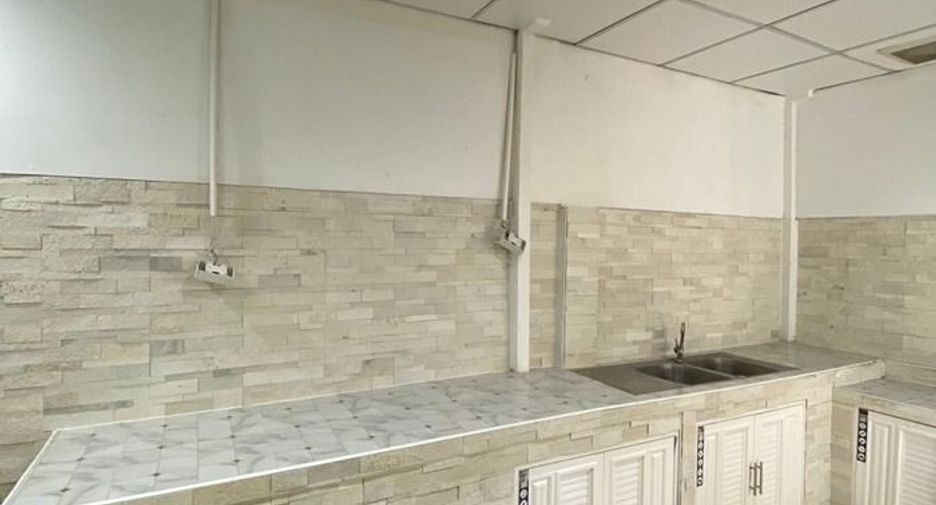 For sale 3 bedrooms townhouse in Don Mueang, Bangkok