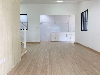 Casa adosada en venta de 3 habitaciones en Don Mueang, Bangkok