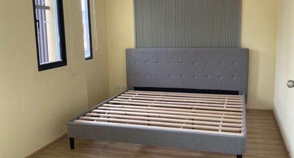 For sale 3 bedrooms townhouse in Don Mueang, Bangkok