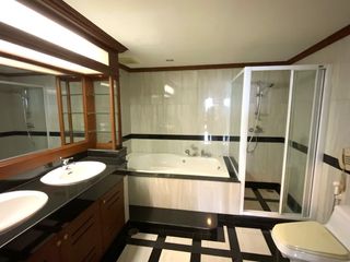 For rent 3 bedrooms condo in Yan Nawa, Bangkok