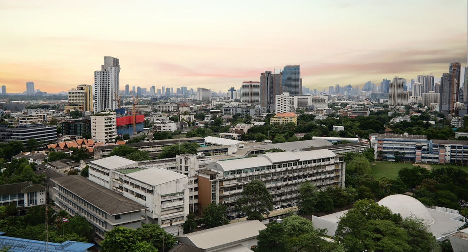 For rent 2 bedrooms condo in Khlong Toei, Bangkok