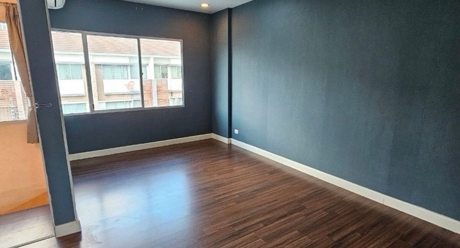 For rent 3 bedrooms house in Lat Krabang, Bangkok
