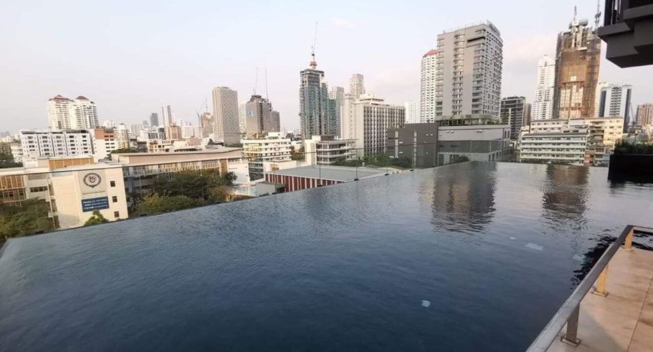 For sale 1 bed condo in Khlong Toei, Bangkok