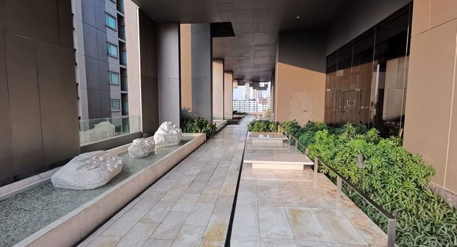 For sale 1 bed condo in Khlong Toei, Bangkok