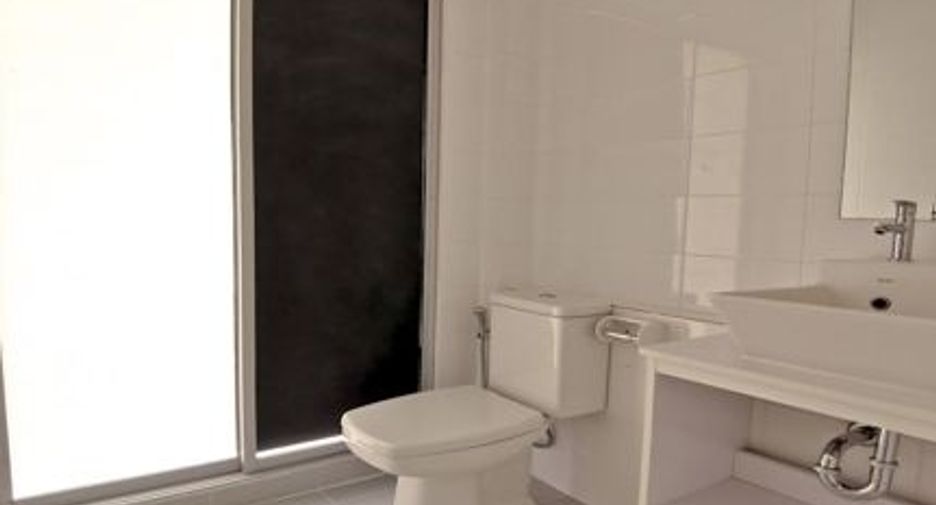 For sale 2 ベッドルーム condo in Bang Sao Thong, Samut Prakan
