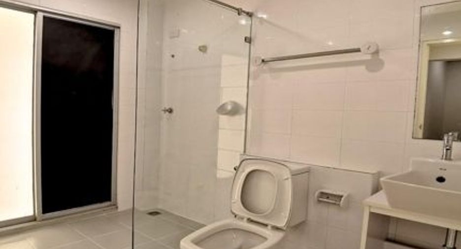 For sale 2 ベッドルーム condo in Bang Sao Thong, Samut Prakan