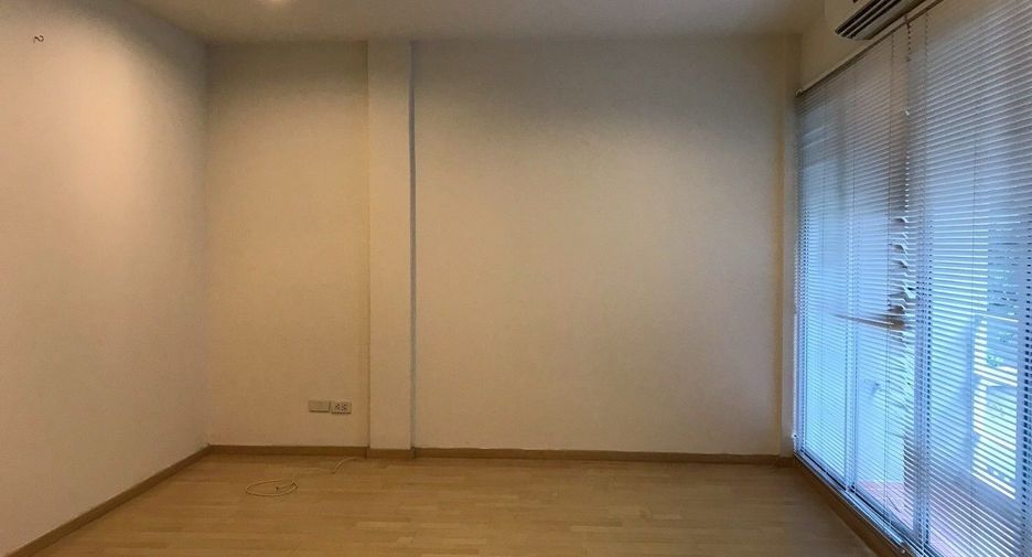 Reihenhaus zum Kauf und zur Miete mit 3 Zimmer in Suan Luang, Bangkok