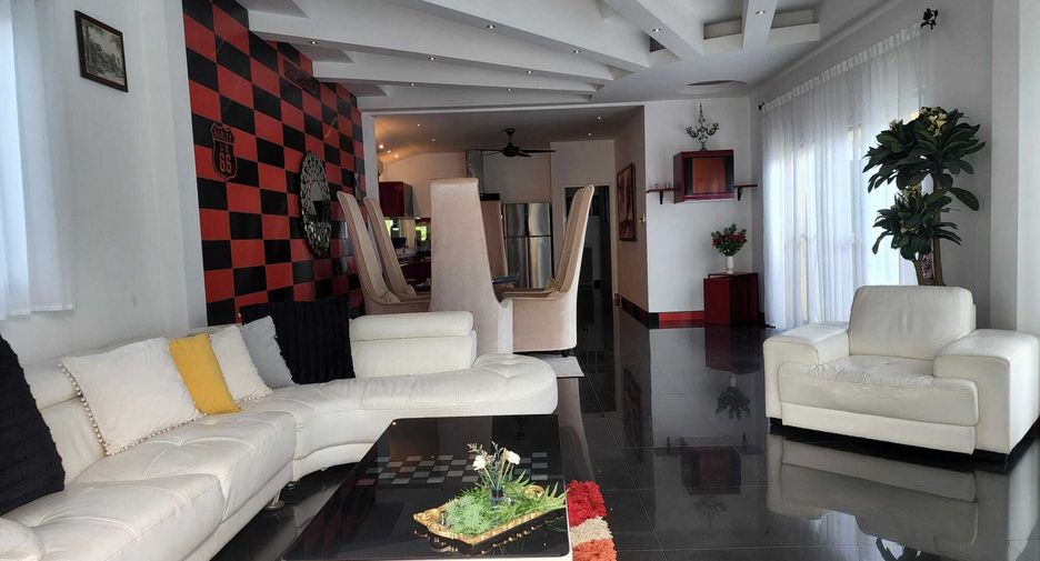 For rent 3 bedrooms villa in Mueang Phuket, Phuket