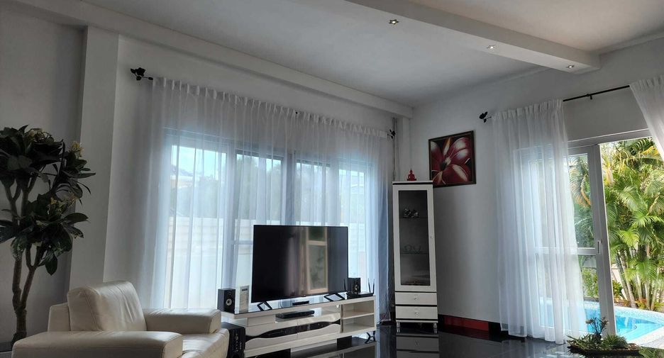 For rent 3 bedrooms villa in Mueang Phuket, Phuket