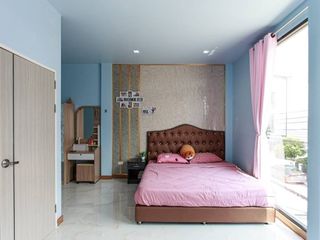 For sale 4 bedrooms townhouse in Bang Khun Thian, Bangkok