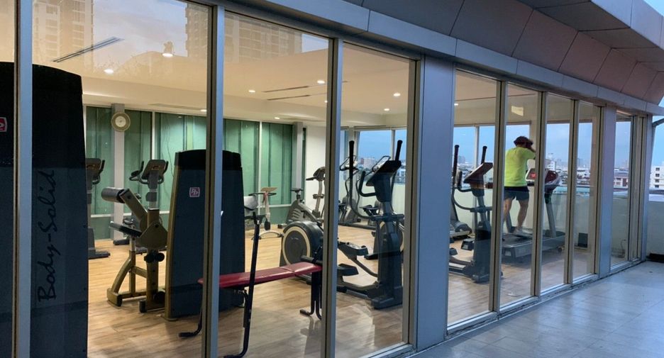 For rent studio condo in Khlong Toei, Bangkok