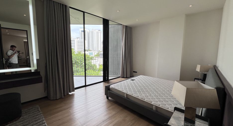 For rent 3 bedrooms condo in Khlong Toei, Bangkok