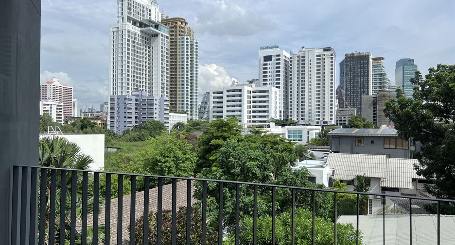 For rent 3 bedrooms condo in Khlong Toei, Bangkok