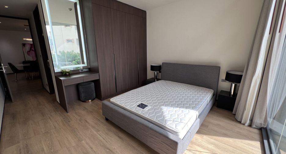 For rent 3 bedrooms condo in Khlong Toei, Bangkok
