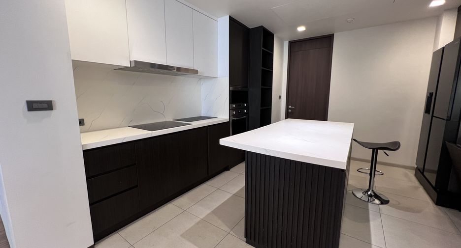 For rent 3 bedrooms condo in Khlong Toei, Bangkok