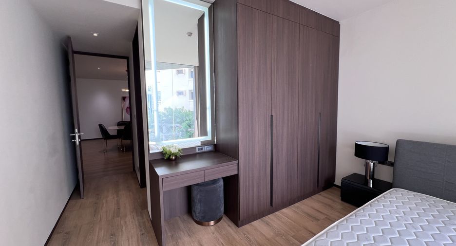For rent 3 bedrooms condo in Khlong Toei, Bangkok