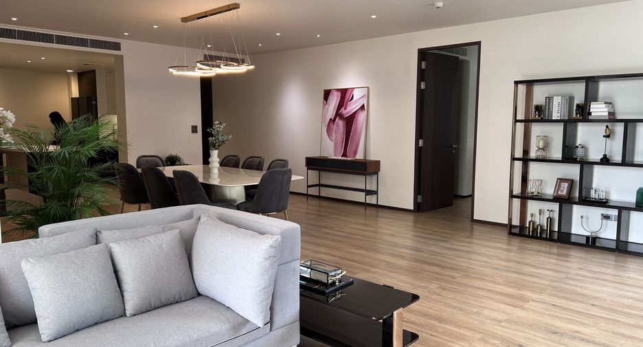 For rent 3 bedrooms condo in Khlong Toei, Bangkok