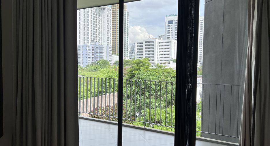 For rent 3 bedrooms condo in Khlong Toei, Bangkok