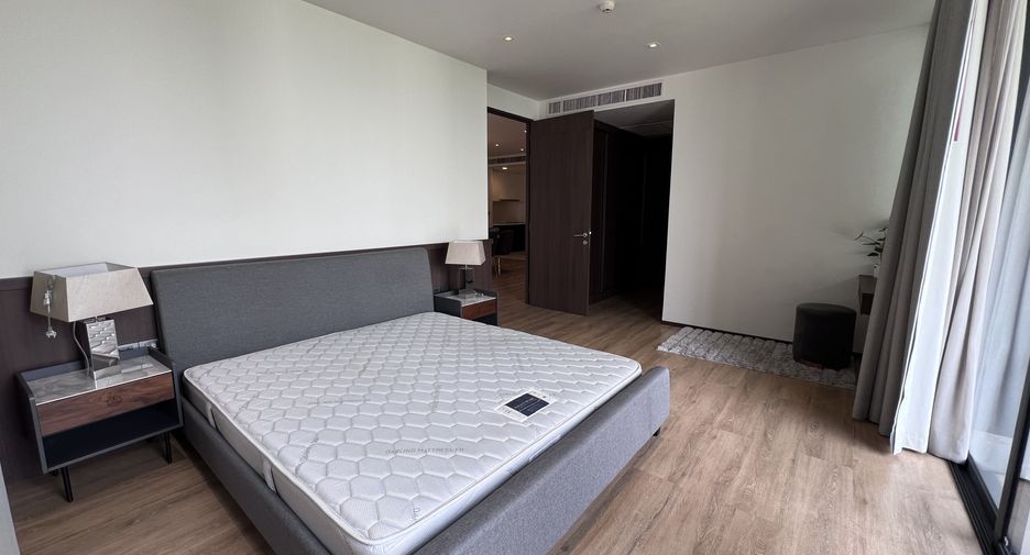 For rent 3 bedrooms condo in Khlong Toei, Bangkok