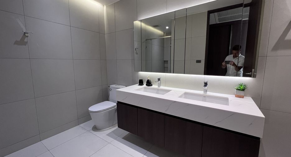 For rent 3 bedrooms condo in Khlong Toei, Bangkok