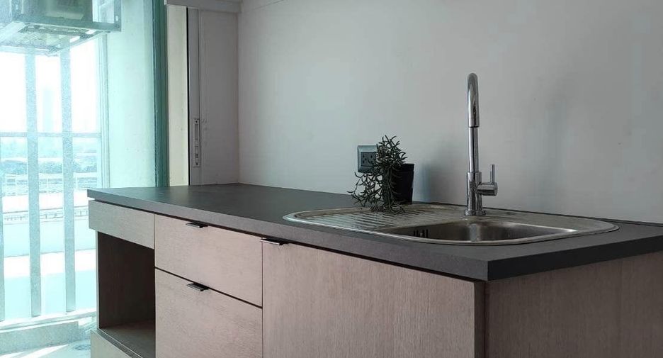 For rent 1 bed condo in Huai Khwang, Bangkok