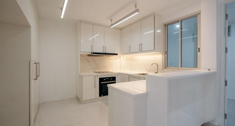 Reihenhaus zum Kauf mit 4 Zimmer in Watthana, Bangkok