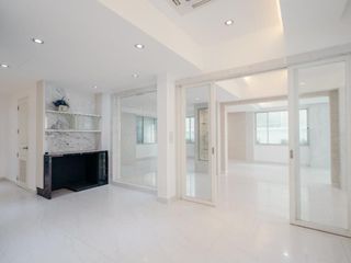 For sale 4 bedrooms townhouse in Watthana, Bangkok